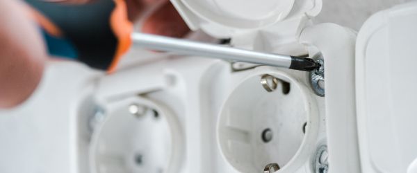 Instalación de Tomas de Corriente y Puntos de Conexión