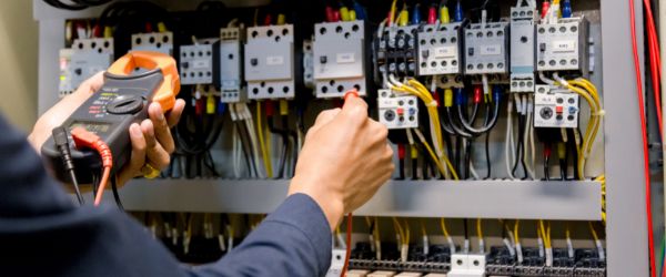 Mantenimiento y Reparación de Instalaciones Eléctricas: